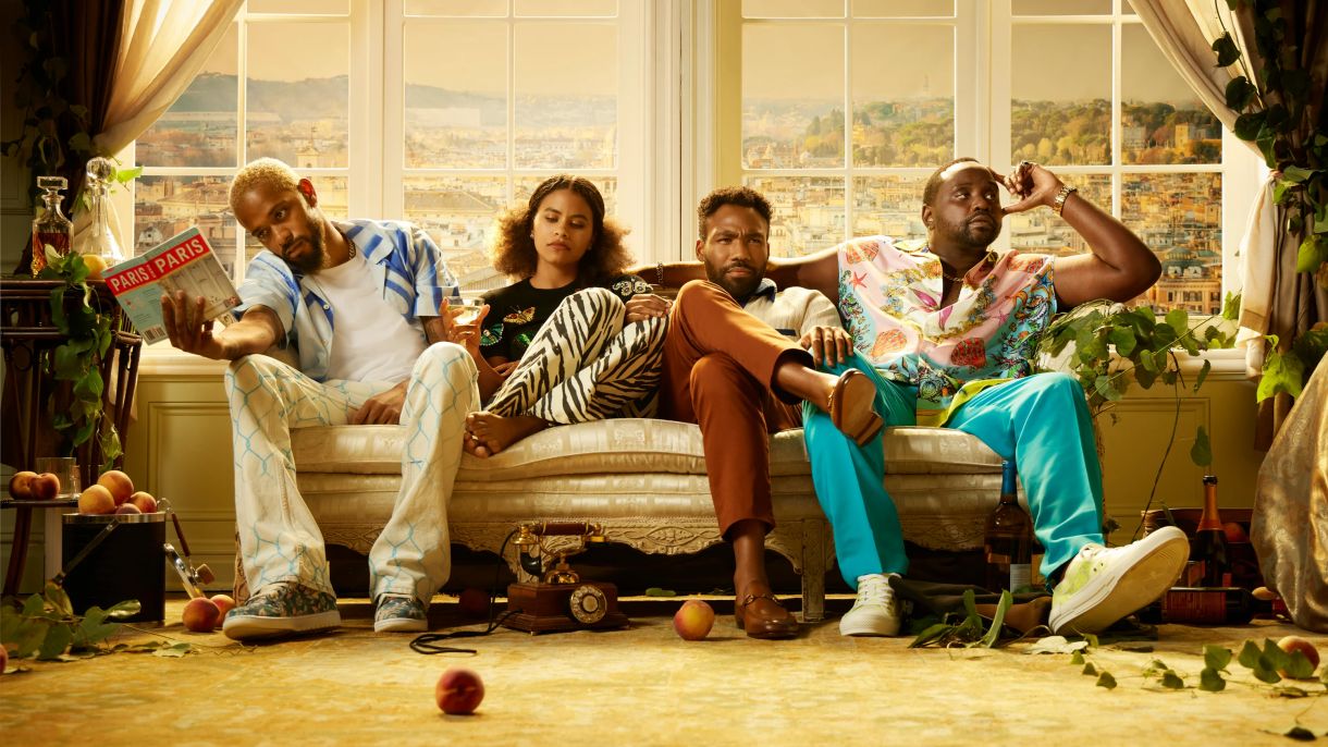 Elenco principal da série é formado por Darius (Lakeith Stanfield), Vanessa (Zazie Beetz), Earn (Glover) e o rapper Paper Boi (Bryan Tyree Henry)