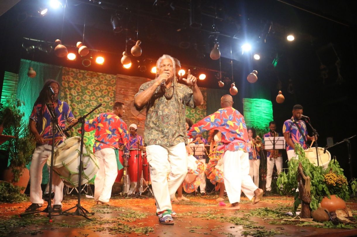 A Cocada é o grupo anfitrião do evento, gravado no Teatro Fernando Santa Cruz, no Mercado Eufrásio Barbosa