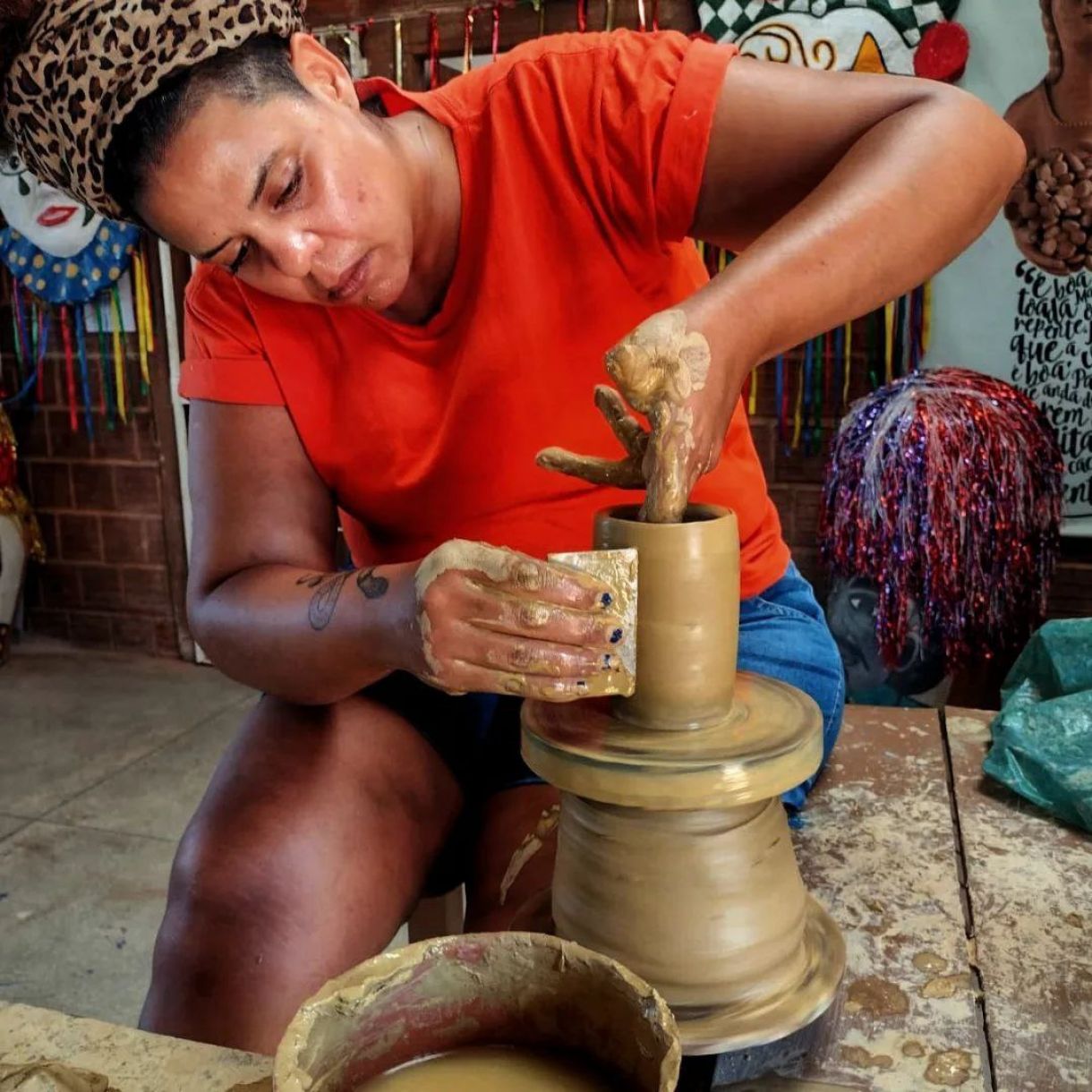 Gi Vatroi em processo de produção. 