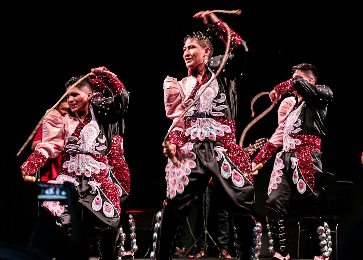 A Academia de Danças Folclóricas da Bolívia se apresentou no primeiro dia do Fasp e reafirmou a vocação do festival para o encontro de culturas