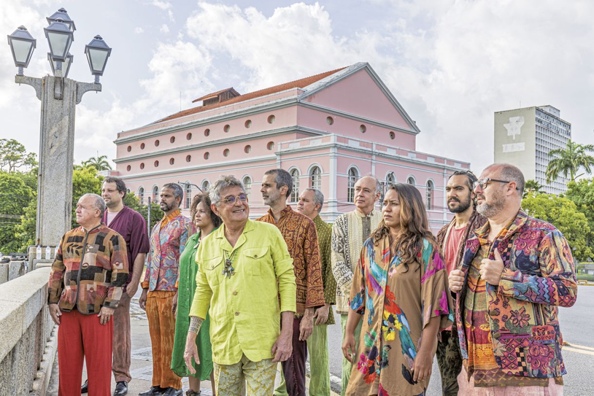 Gonzaga Leal (ao centro) e o grupo SAGRAMA 