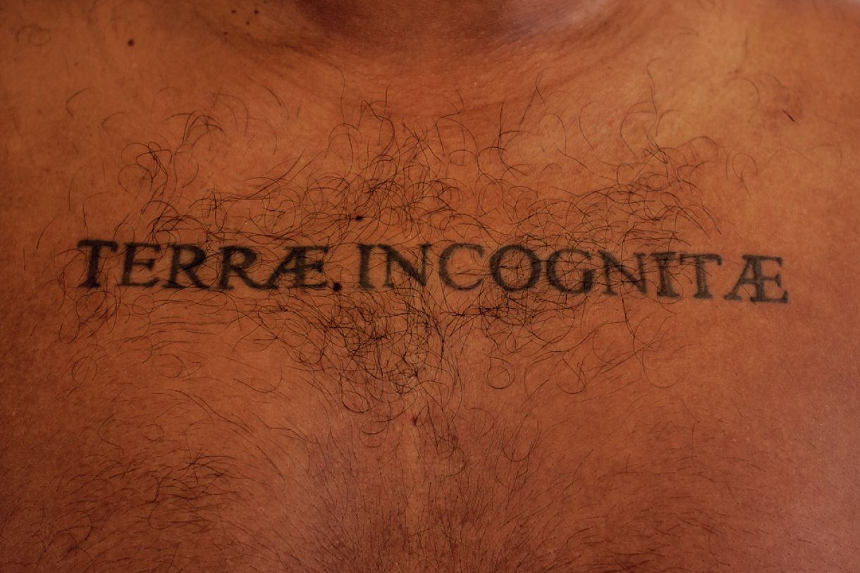 'Terrae incognitae', 2019, performance, tatuagem no corpo do artista 