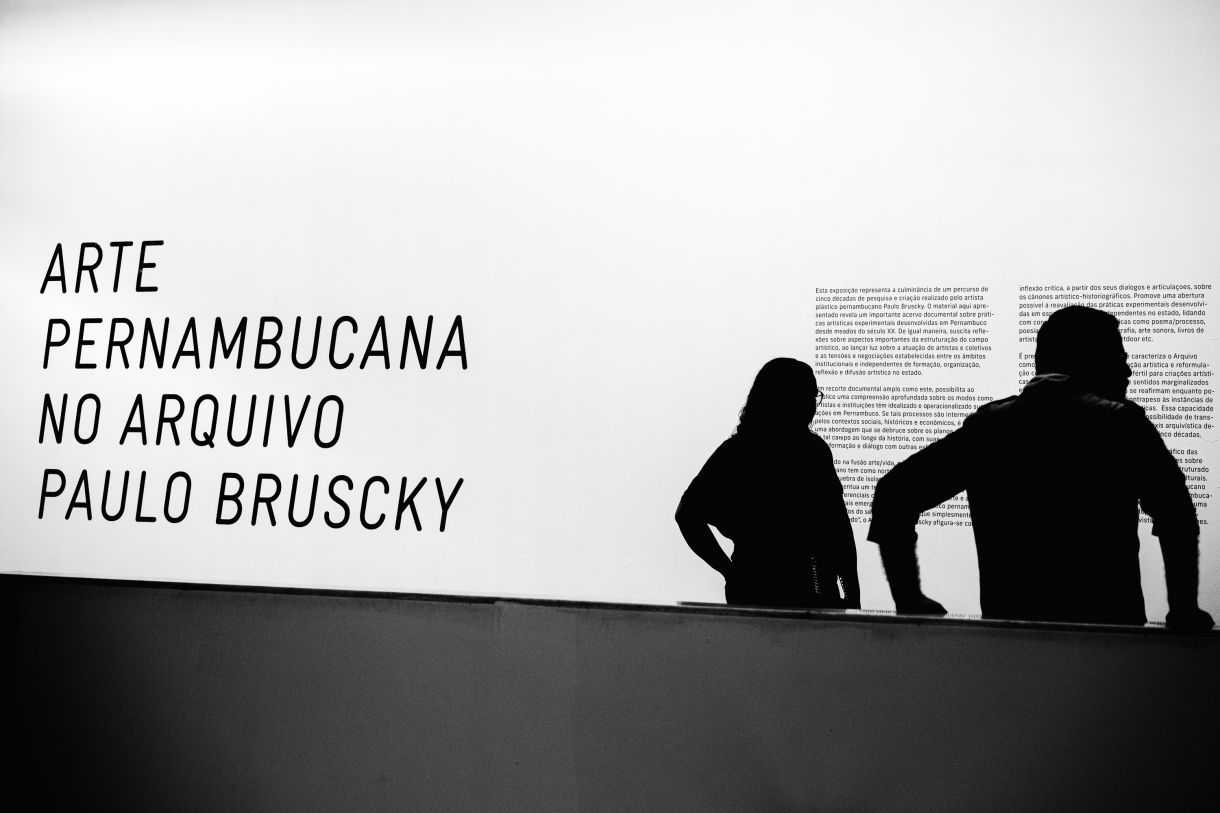 Artista pernambucano Paulo Bruscky é convidado para a Bienal de