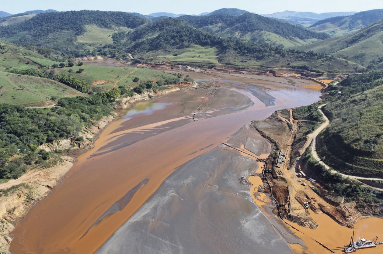 O desastre no Rio Doce, em Minas Gerais, causado pela empresa Samarco