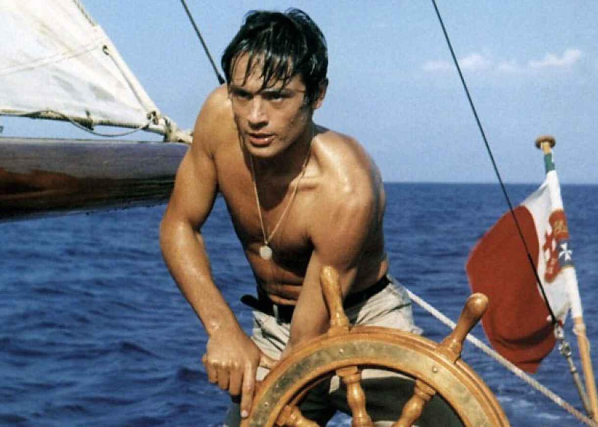 Alain Delon, em cena de O sol por testemunha, foi um dos homens mais desejados do cinema francês