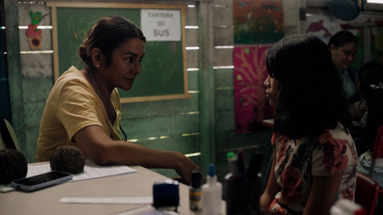 Dira Paes contracena com a protagonista e estreante Jamilli Correa