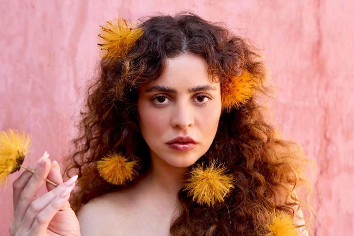 Cantora faz show do primeiro disco