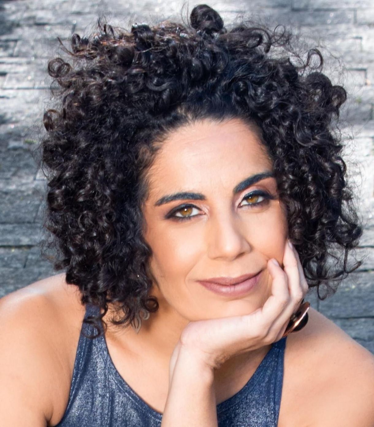 Luciana Lyra pretende situar o contexto plural que configura o teatro feminista brasileiro contemporâneo
