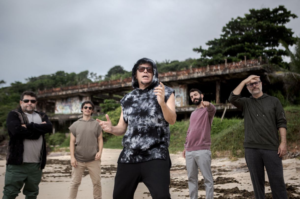 Mundo Livre S/A se apresenta na sexta-feira temática do rock