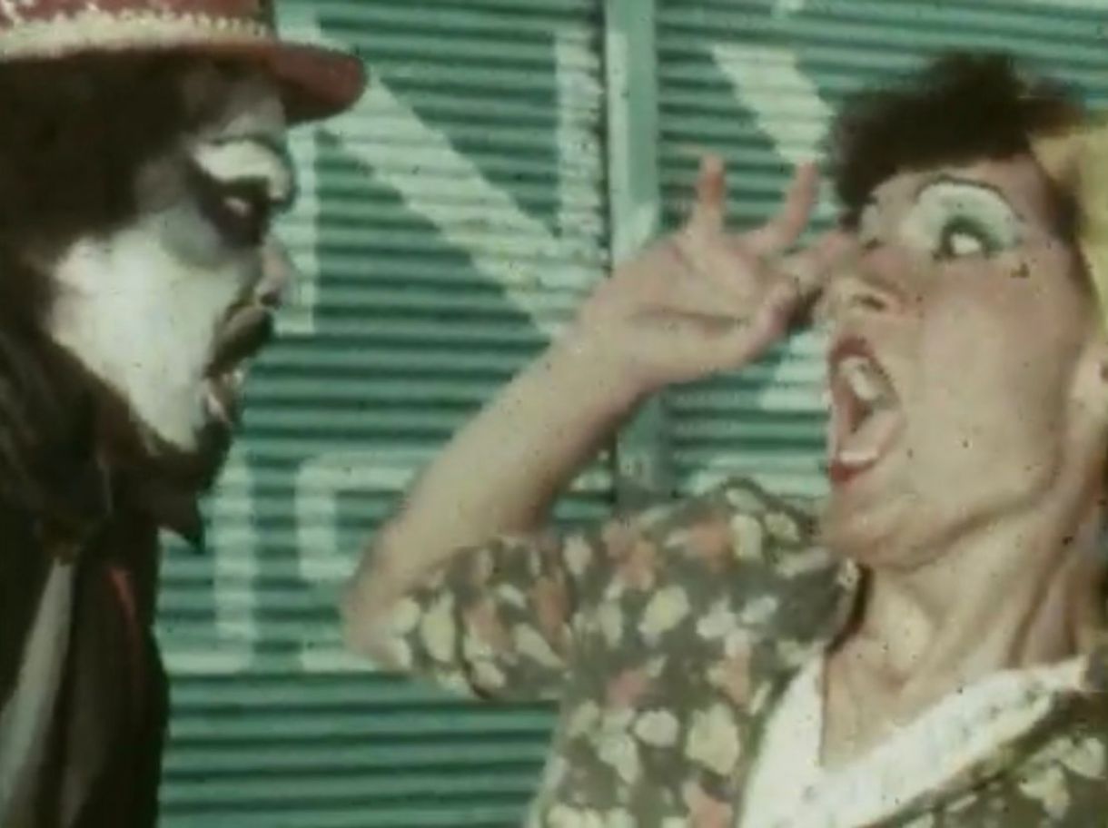 Um vampiro que ronda a feira da cidade é enredo de filme em Super-8 agora digitalizado