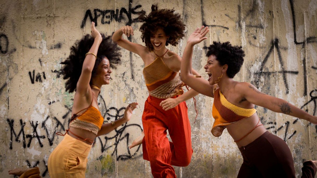  Coletivo Rasura apresenta a performance “Ris(c)o”