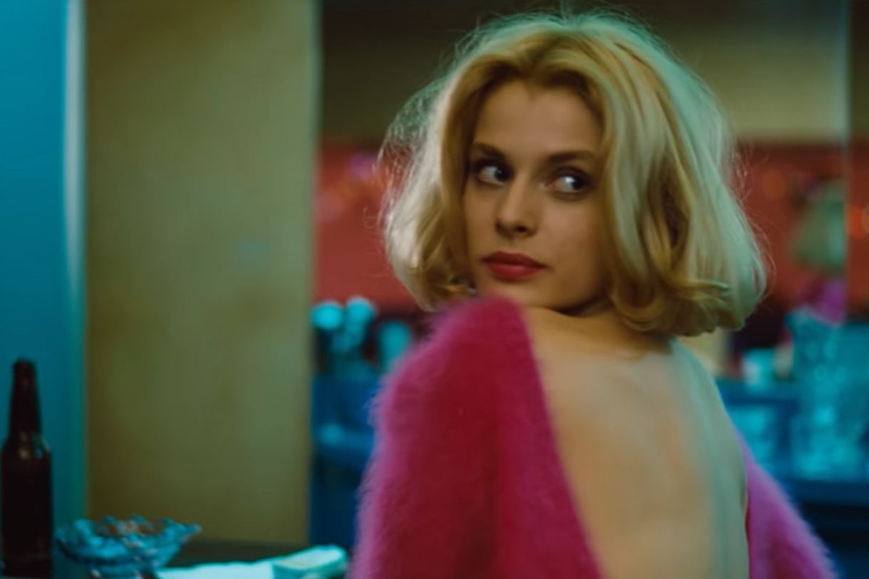 Nastassja Kinski interpreta Jane, um tipo de Penélope, mas mais ao modo da obra Ulisses, de James Joyce, e protagoniza a cena do 