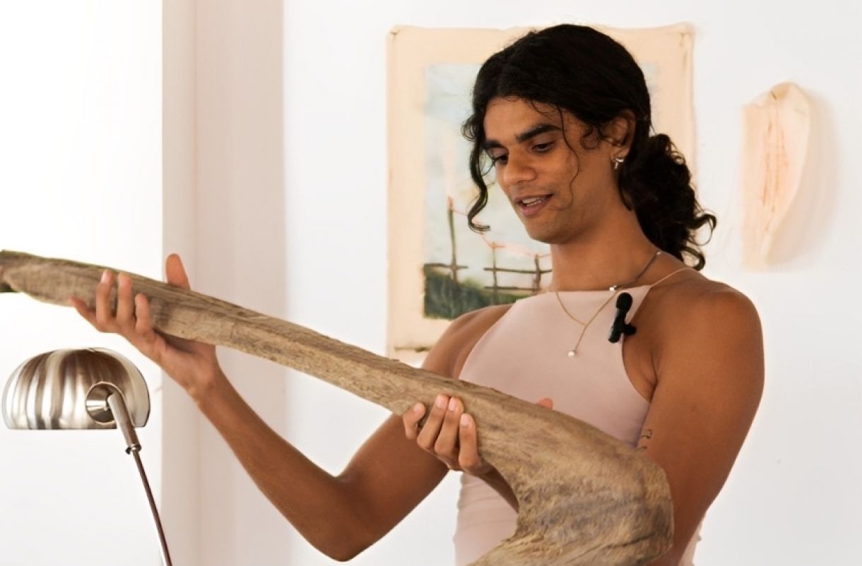 Amorí cria obras em látex, ferro, cerâmica e diversos materiais residuais