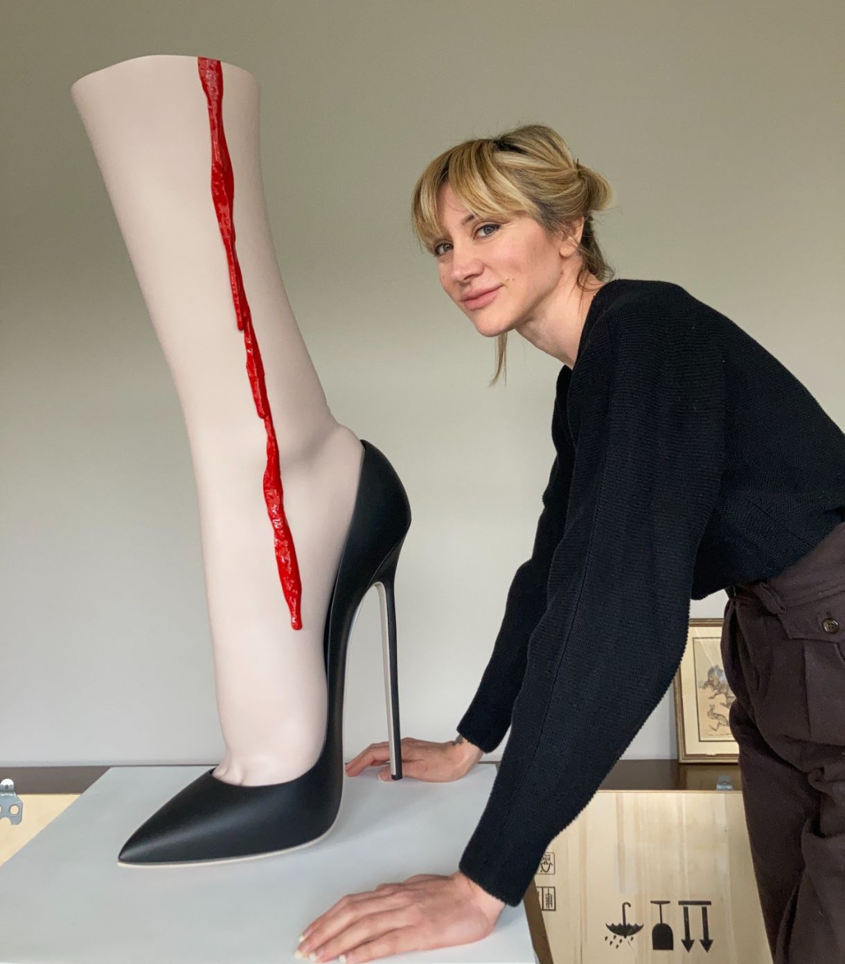 Artista Monica Piloni usa o corpo para refletir o individual e imperfeito