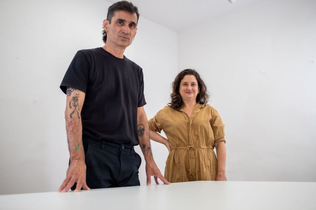 O artista Gentil Porto e a galerista Cecília Ribeiro