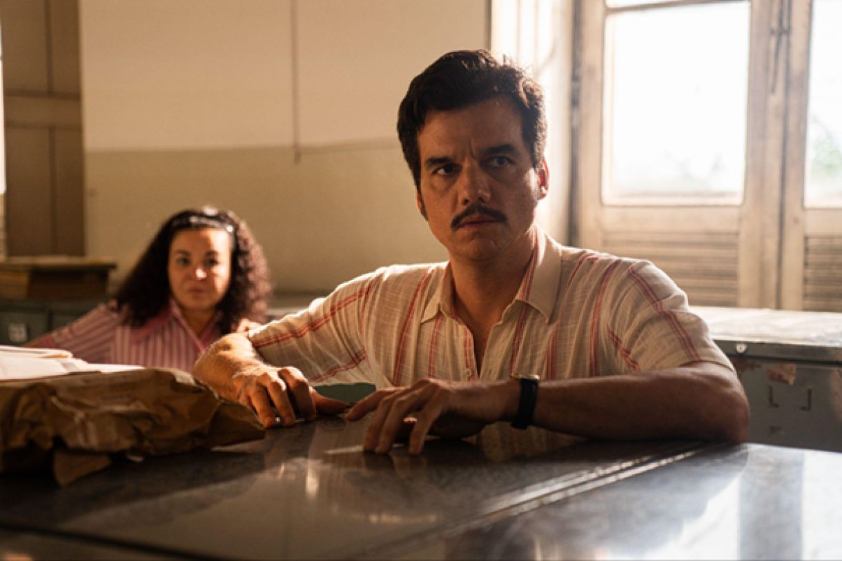Wagner Moura em cena do filme O Agente Secreto