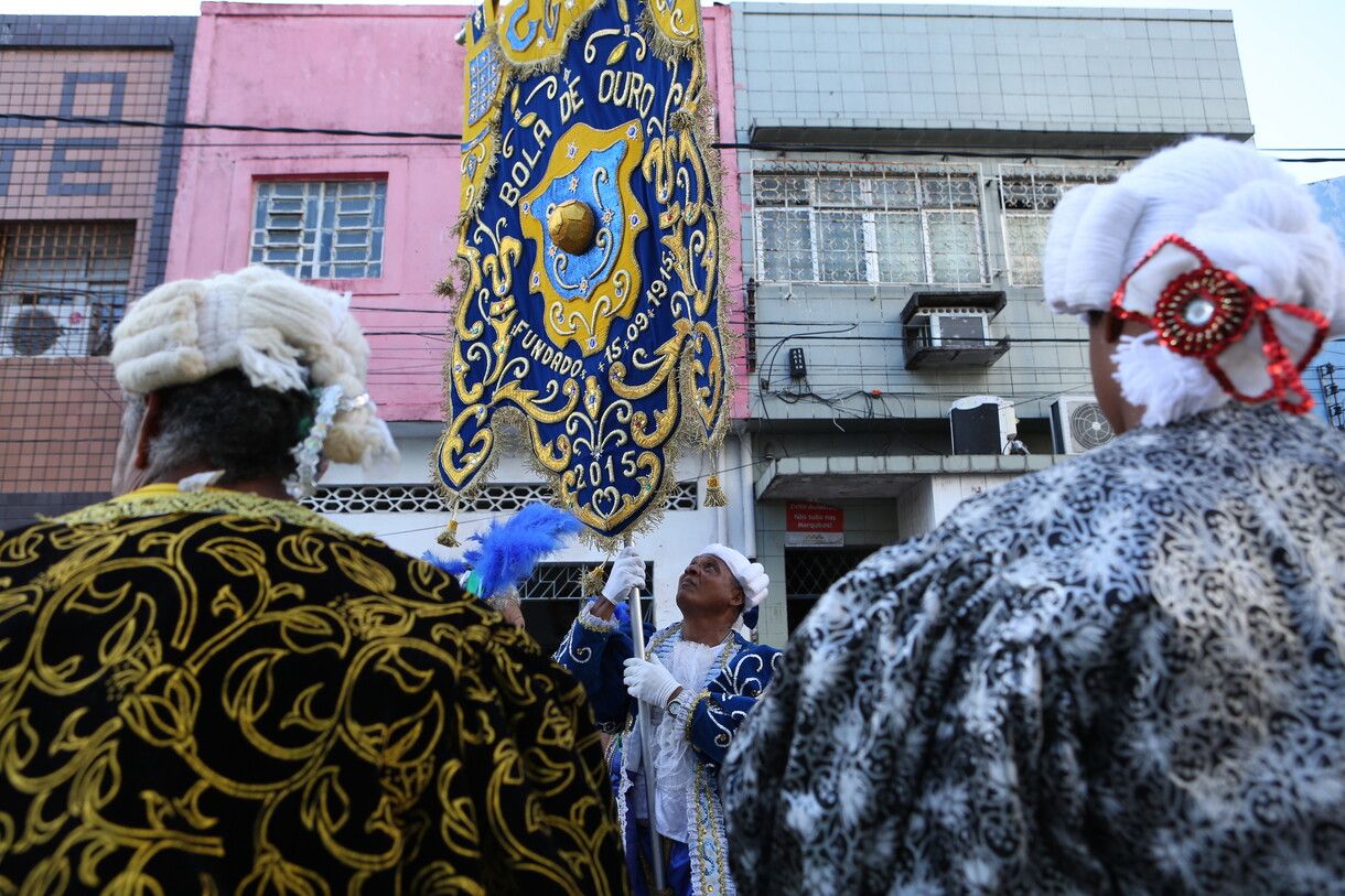 O último ano em que o Bola de Ouro mostrou sua beleza e fez história na passarela da avenida Dantas Barreto, onde acontece o desfile de agremiações, foi 2023.