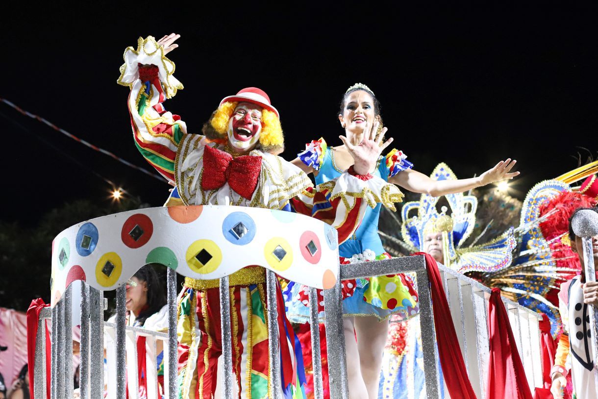 Desfile da Escola de Samba Galeria do Ritmo no Carnaval de 2024 homenageou o circo na Avenida Guararapes