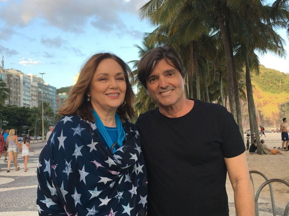 Os cantores Jane Duboc e Nico Rezende