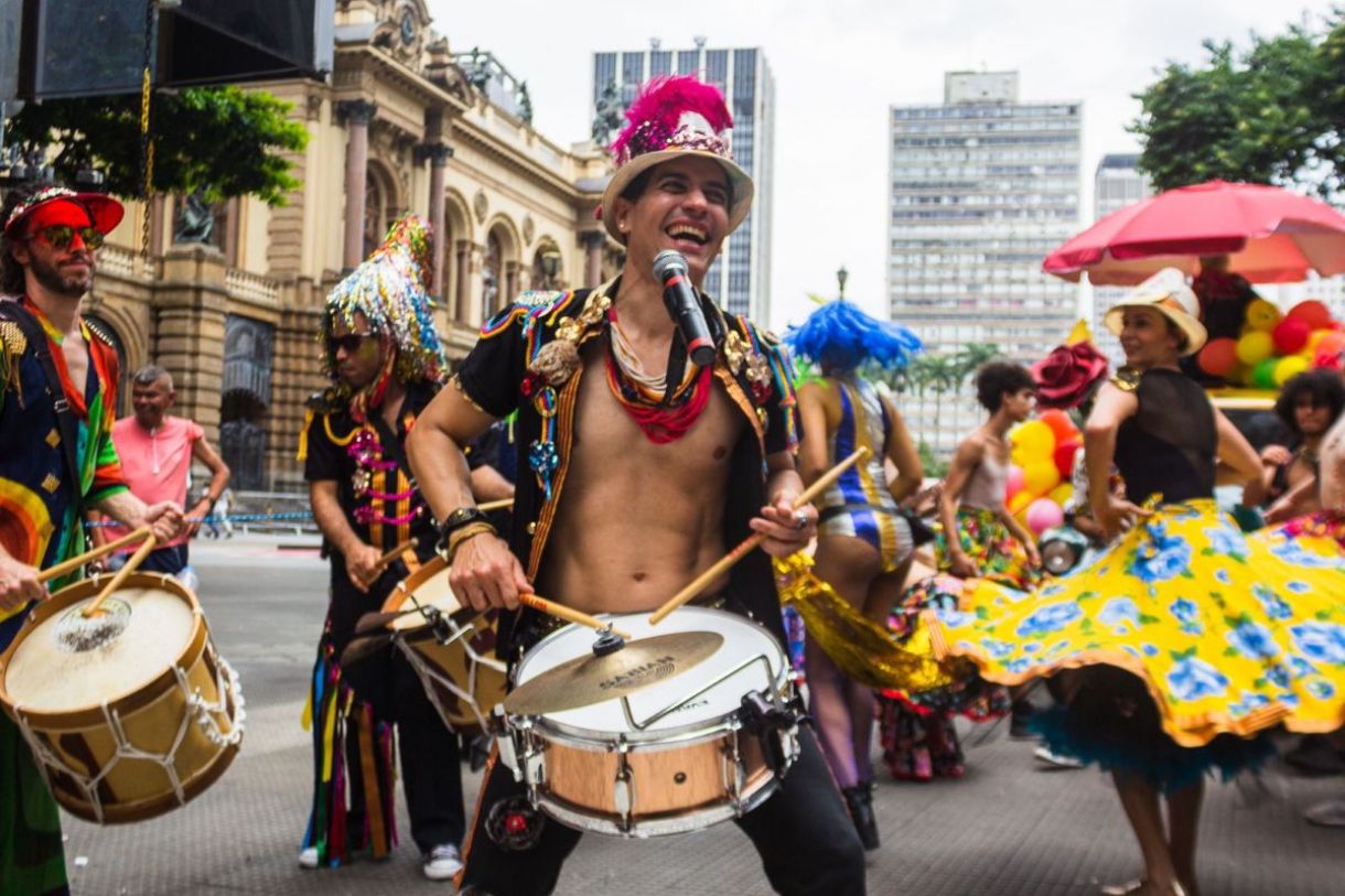 Multiartista Ângelo Madureira une unindo musicalidade e teatralidade