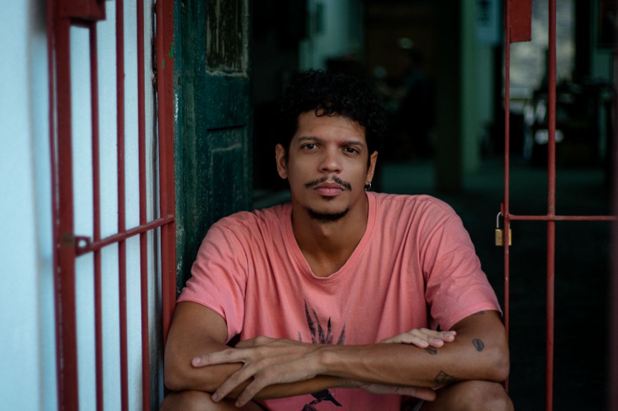 Caio Dornelas é realizador audiovisual com experiência em produção de conteúdo para televisão, cinema e internet