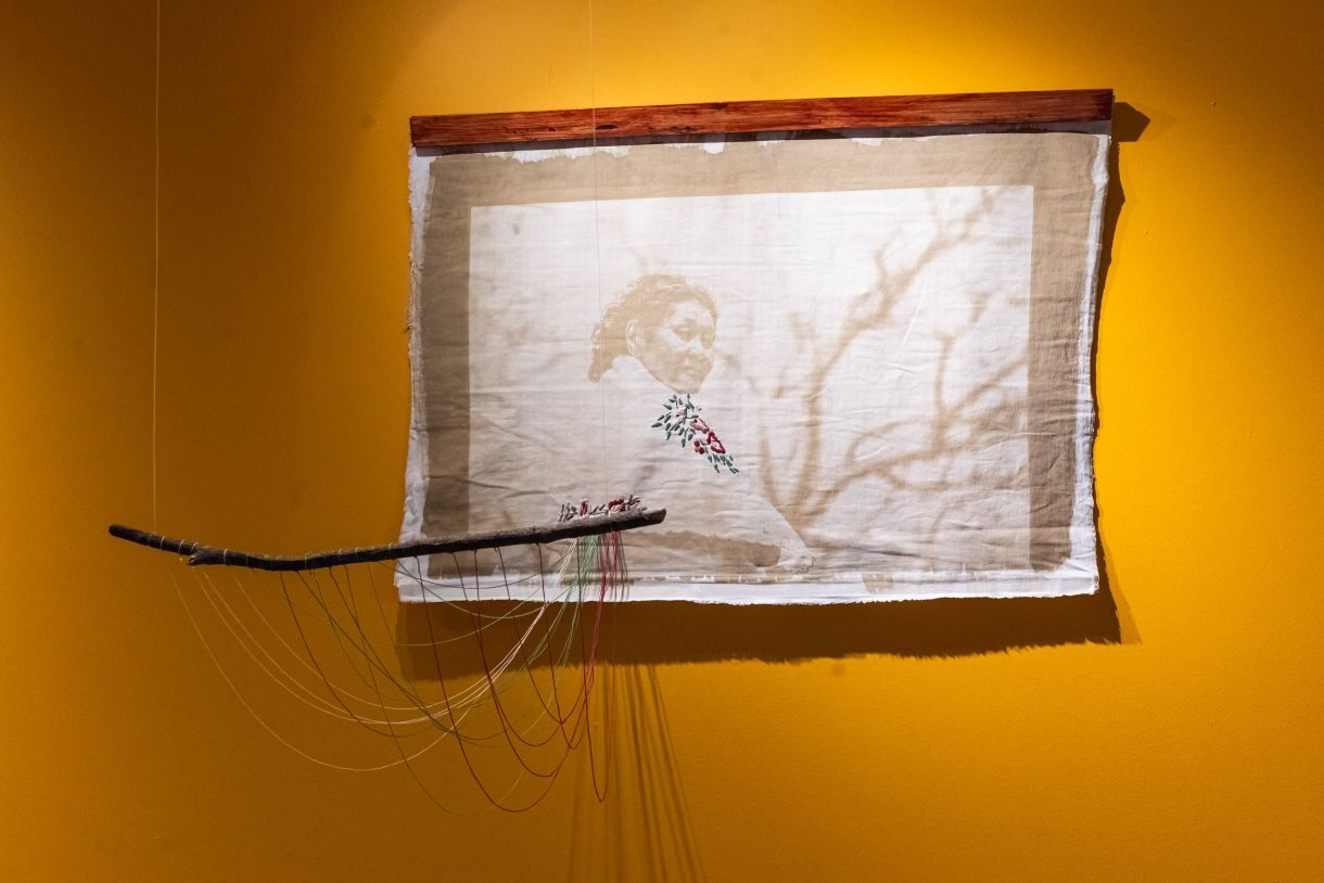 Trabalho em arte têxtil da pernambucana Laís Domingues, em exposição no Sesc Tijuca