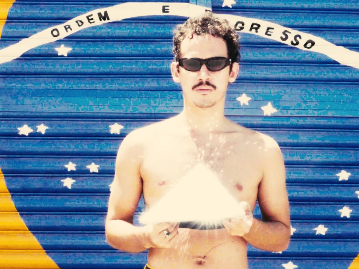 Vinícius Tavares, cantor, compositor e produtor de Toritama