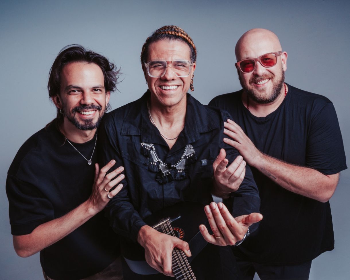 Salomão Soares (piano, teclados e Moog), Hamilton de Holanda (bandolim) e Thiago “Big” Rabello (bateria)