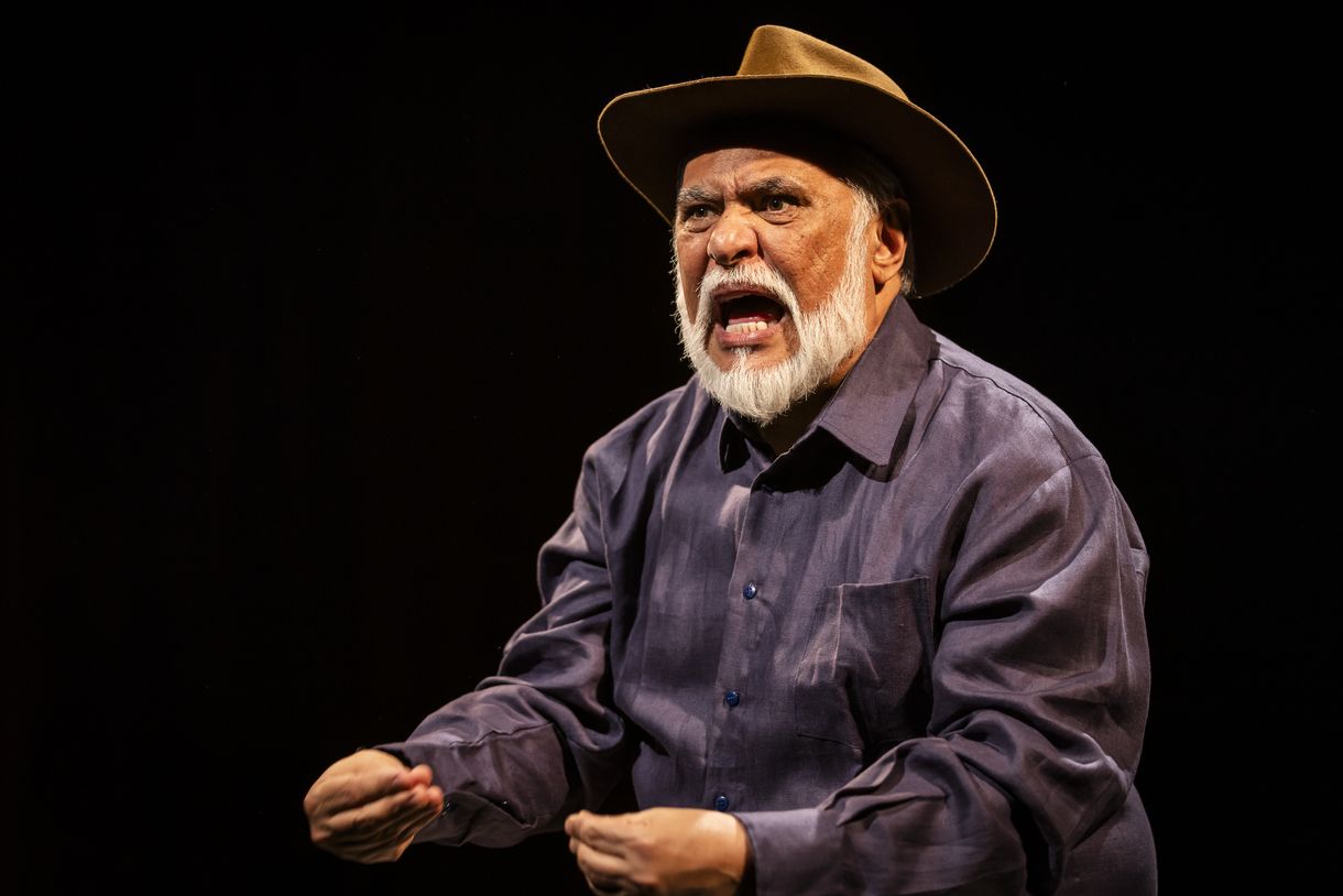 O ator Gilson de Barros em cena da peça 