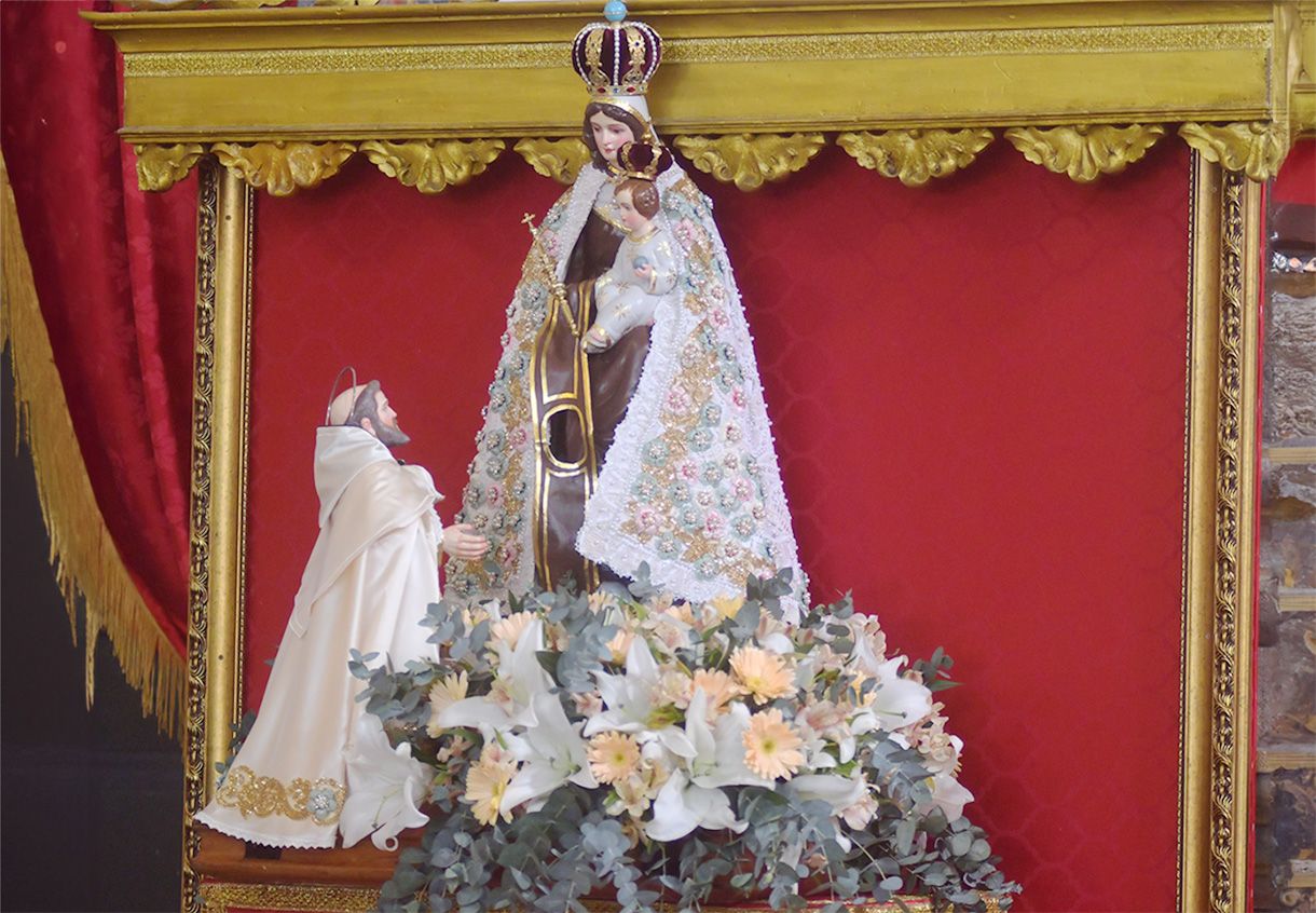 A imagem peregrina terá novo manto para a procissão do dia 16 de julho de 2026