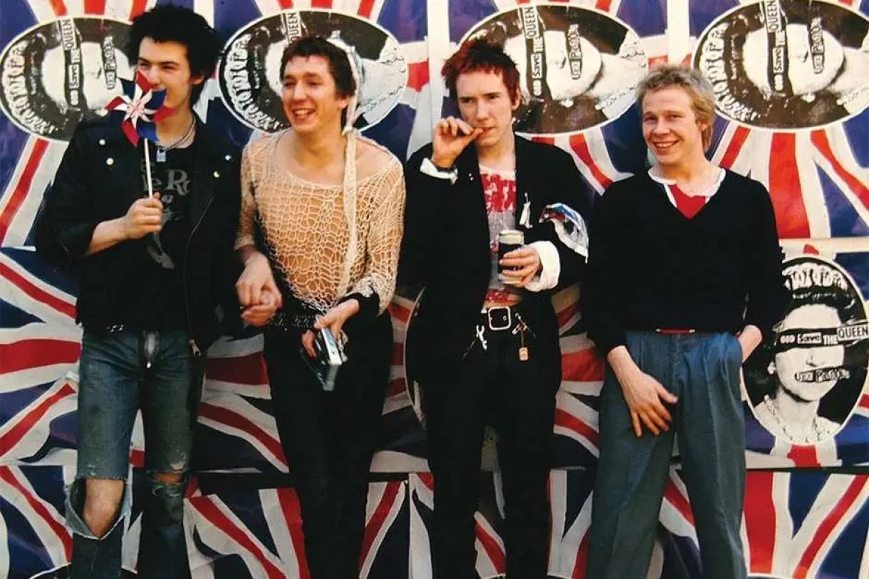 Steve Jones, Sid Vicious, John Lydon (Johnny Rotten) e Paul Cook, integrantes dos Sex Pistols