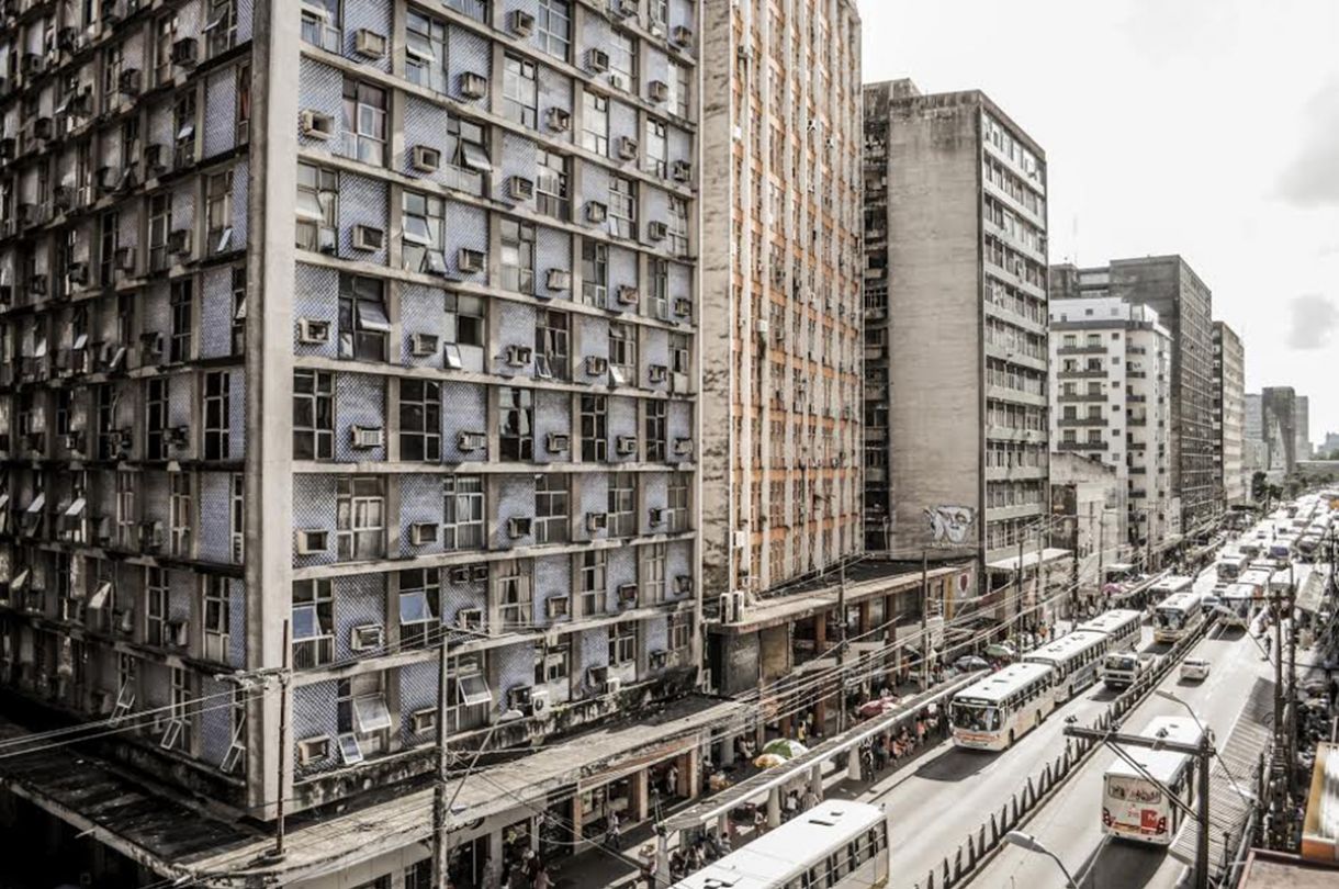 Imagem do centro do Recife (Avenida Conde da Boa Vista)