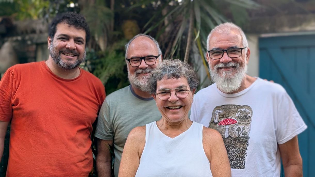 Curador Julio Cavani com os artistas José Paulo, Christina Machado e Maurício Castro