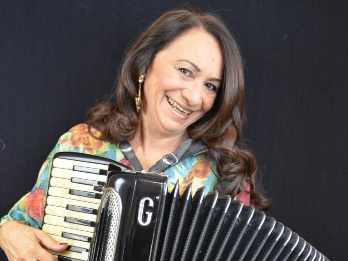 Terezinha do Acordeon é maestrina e coordenadora da orquestra