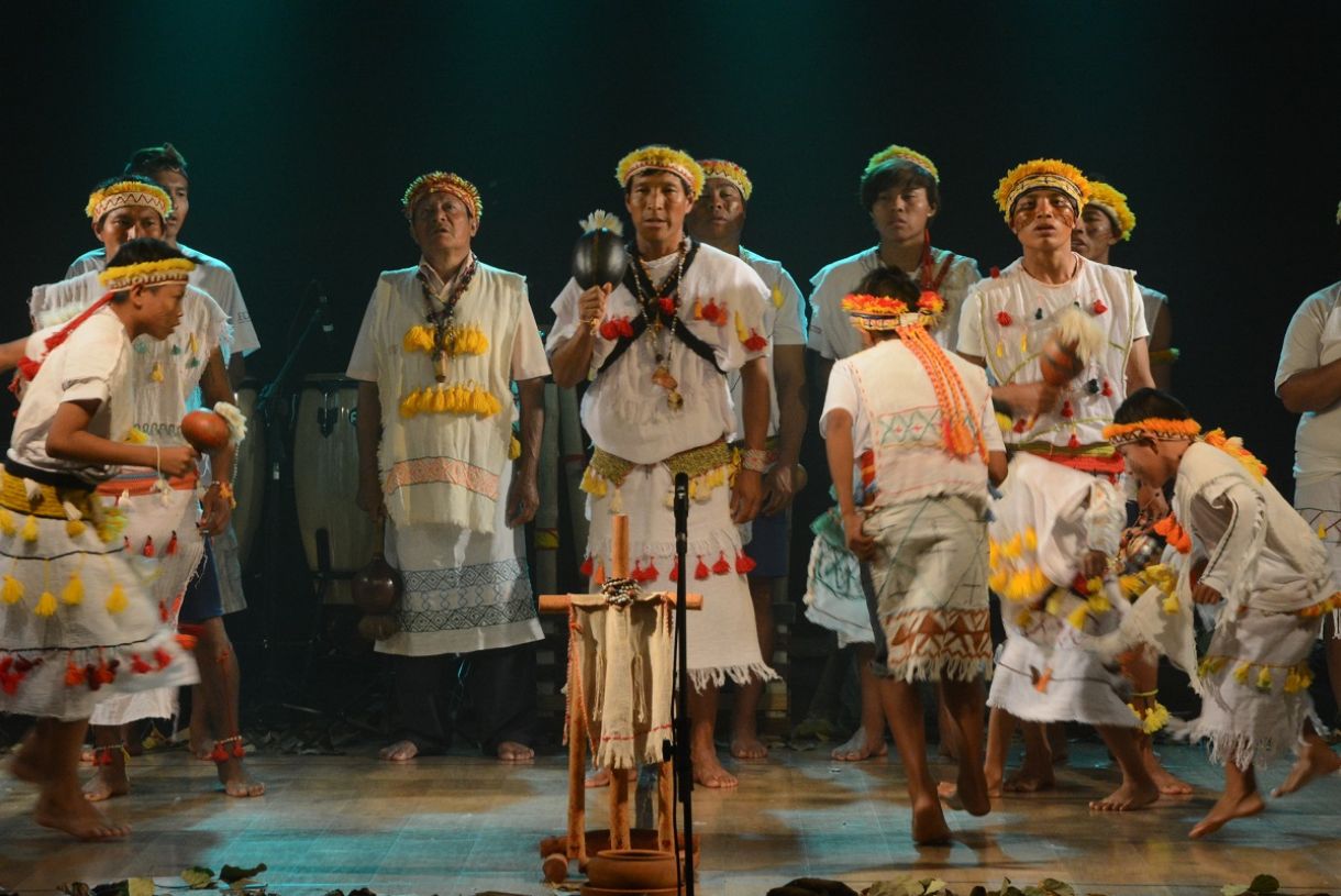 Kaiowás de acampamento de Douradina (MS) apresentaram com o Veraju um musical de cantos indígenas 