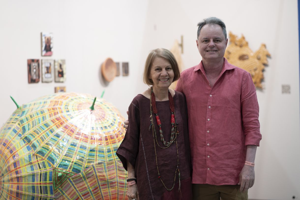 A artista paraibana Marlene Almeida com o filho José Rufino na Art PE