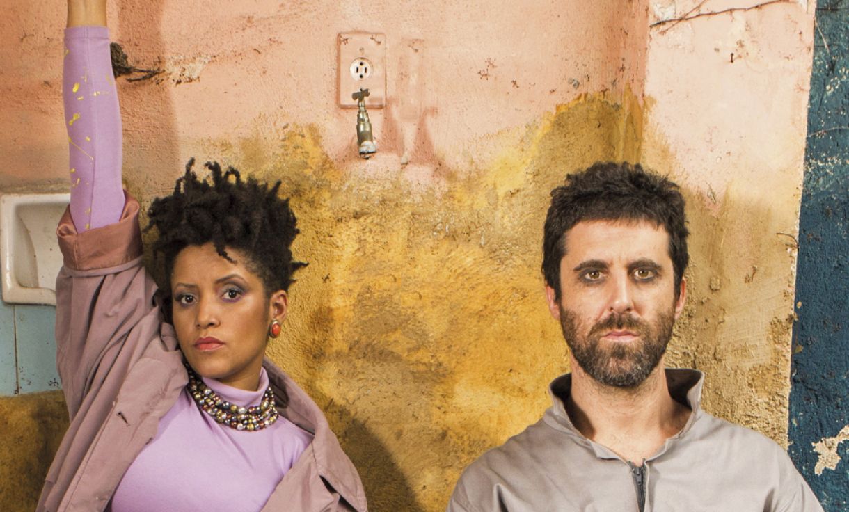 A dupla paulista Dani Nega e Craca em imagem para o álbum 'O desmanche'