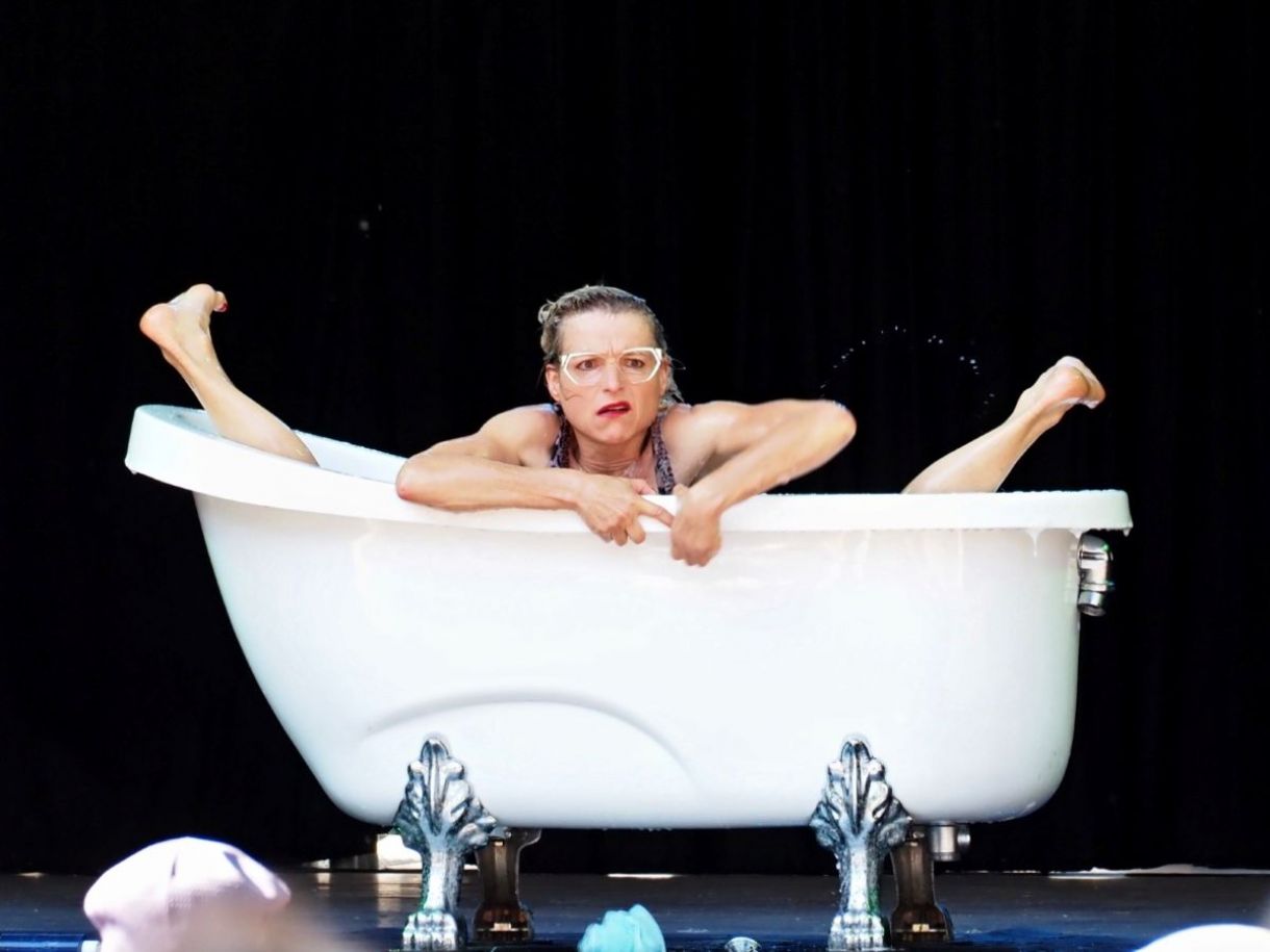 Espetáculo francês Bath-Flop fechará a noite de abertura do FCB (Crédito: Ulli Raab)