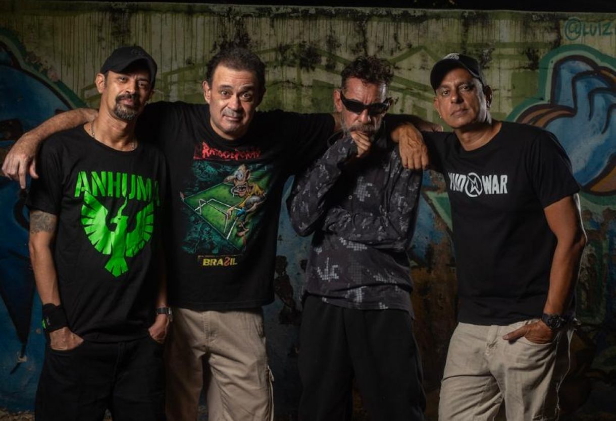 Após quatro anos, Os Cachorros sobem ao palco desde a morte precoce do vocalista AJAX