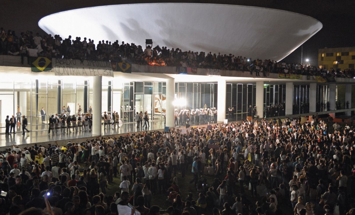 Manifestantes em Brasília: passeatas de junho de 2013 são consideradas o início do processo de ruptura no país