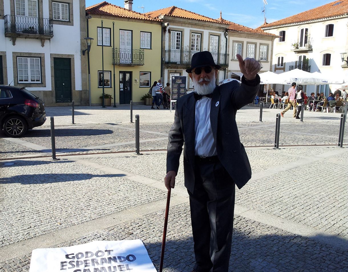 Performance 'Godot esperando Samuel Beckett' (2015), de Daniel Santiago 