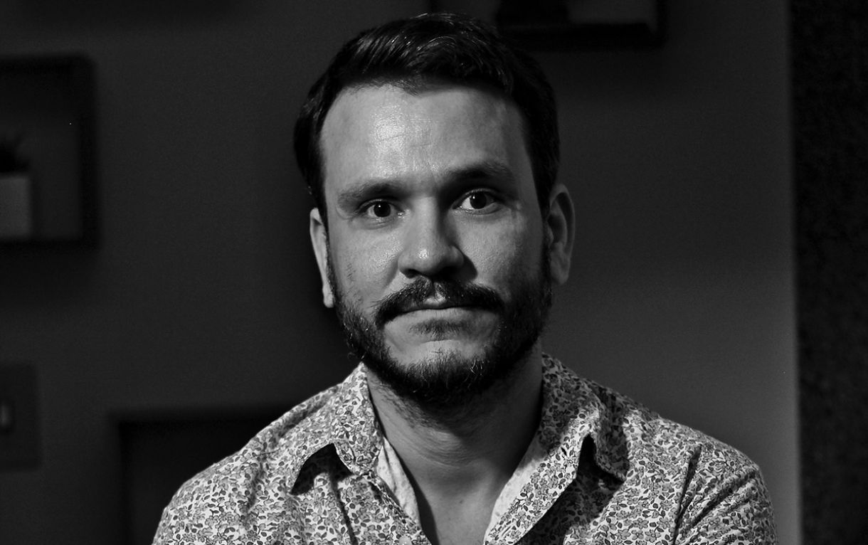 O dramaturgo Rodrigo Dourado