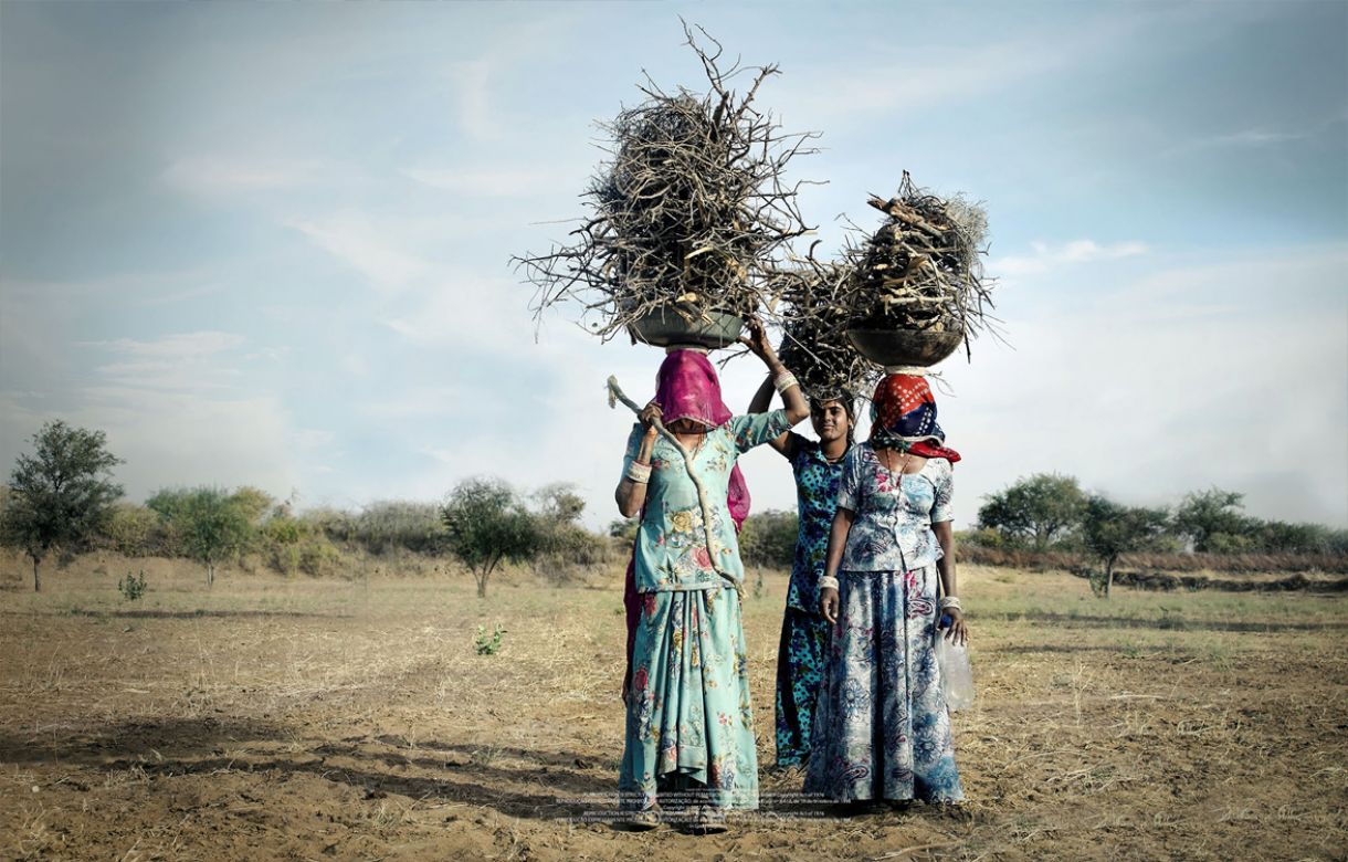 Seja na zona rural ou urbana, as mulheres do Rajastão se vestem de maneira impecável