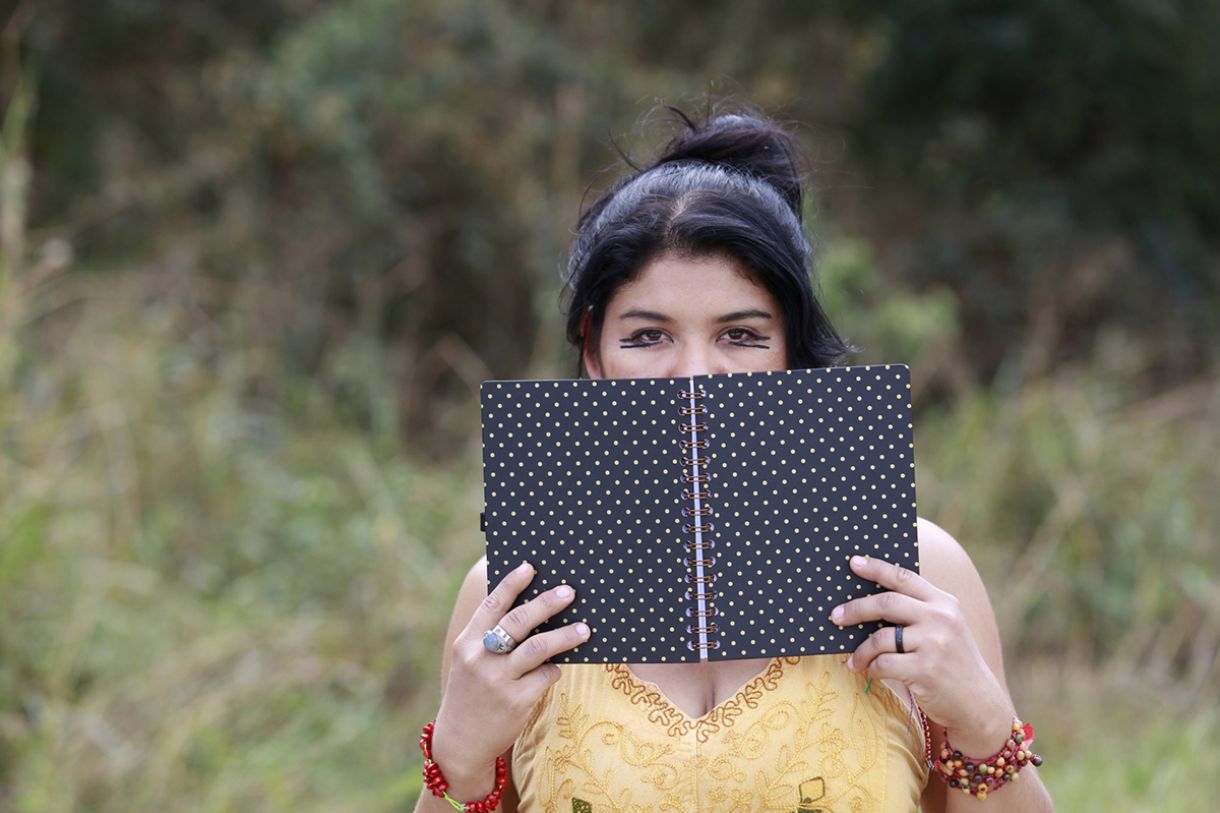 A atriz e escritora Gleycielli Nonato, descendente do povo guató, do Pantanal