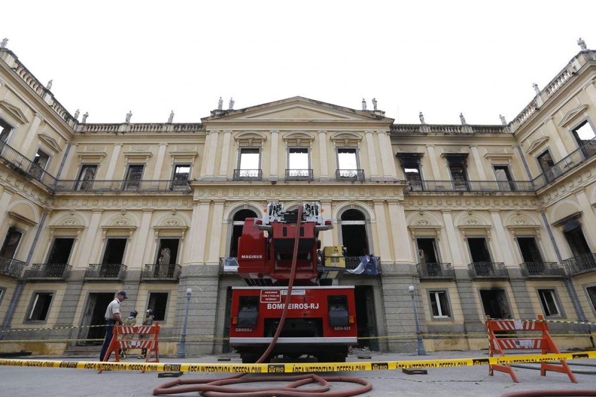 Dias seguintes: Museu Nacional agora interditado e sob perícia