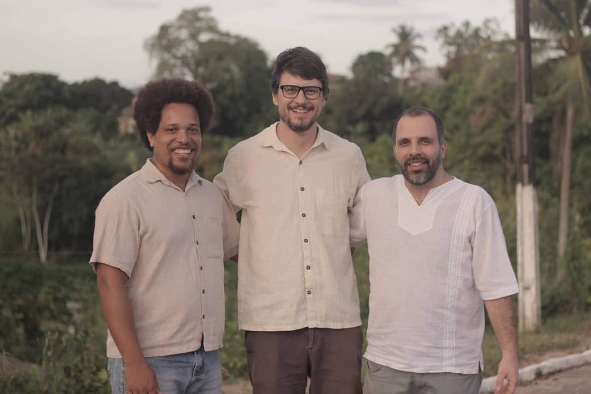 Com mescla de show e oficina, trio se apresenta no Sertão do Pajeú