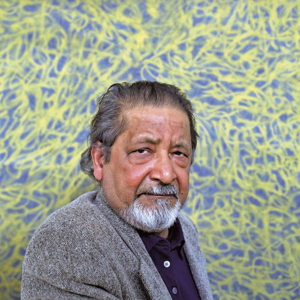 A insistência inicial de Naipaul de se tornar escritor era quase uma superstição, um elemento mágico, algo que estará presente em toda sua obra e em todas suas declarações