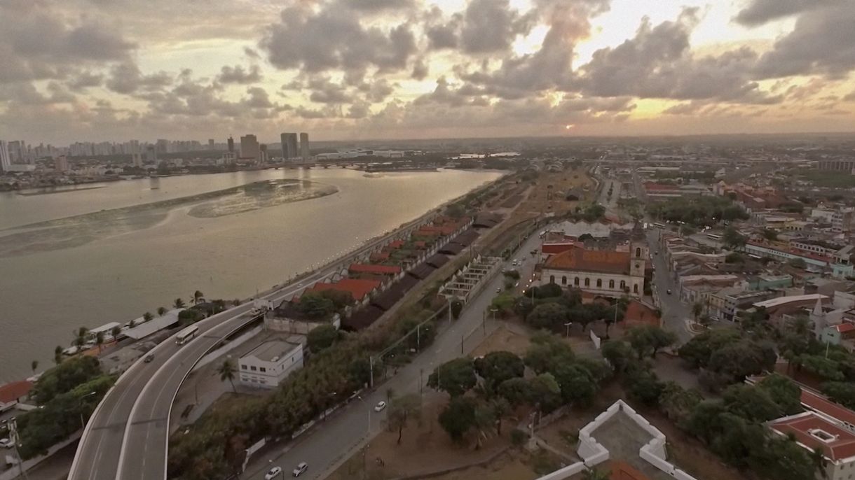 Sobrevoo no Cais José Estelita, Recife, no filme 'Cabeça de prédio' 