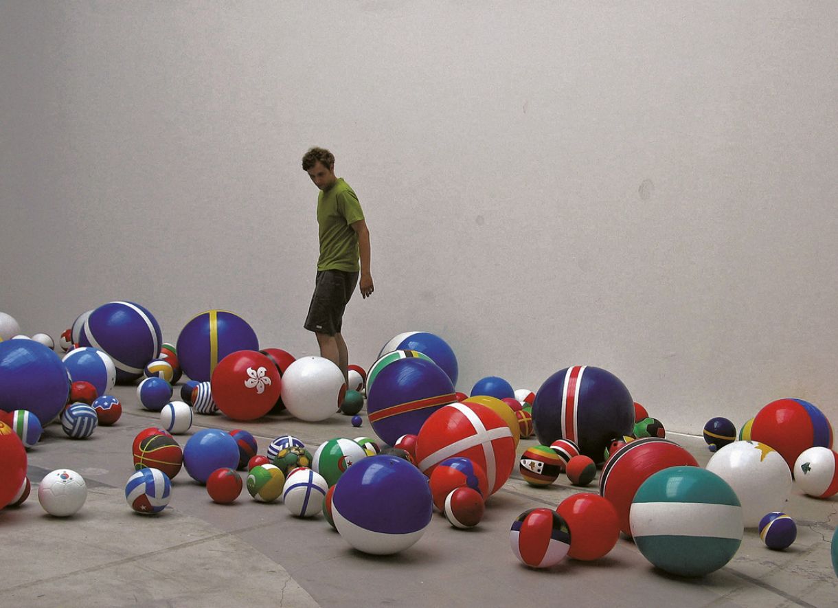 'Globos' (2003), da artista plástica Rivane Neuenschwander