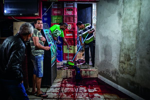 Chacina de Osasco em 2015. Foto: Avener Prado. 'Terra em transe', Fortaleza, Dragão do Mar